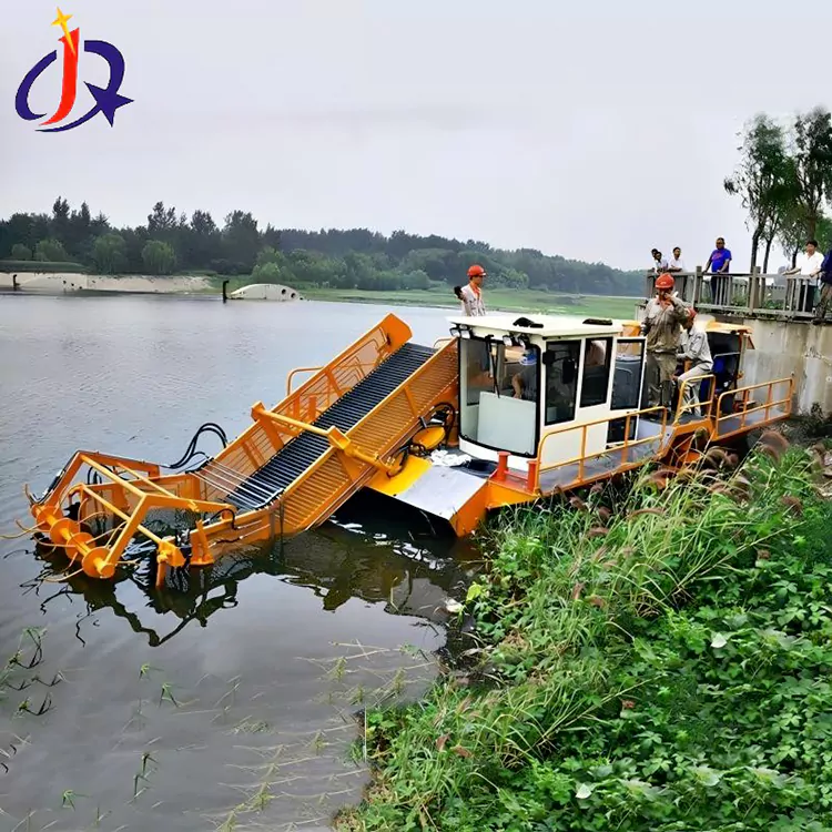 Hüatsindi ja pardirohu lõikuri paat